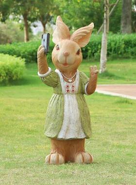 玻璃钢卡通彼得兔雕塑园林景观花园庭院装饰品户外草坪幼儿园摆件