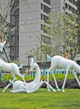 室外大型抽象梅花鹿玻璃钢动物雕塑园林草坪景观小品装饰造景摆件