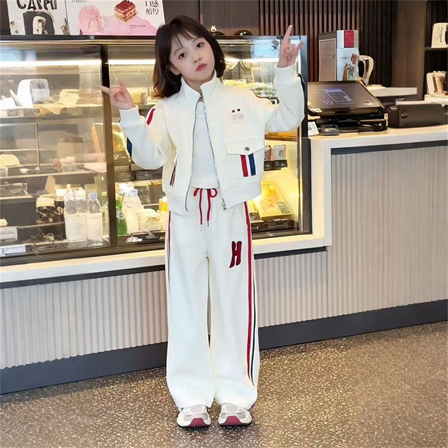 韩国Uamtor女童巨好看的套装春装新款运动儿童绣花撞色开衫休闲裤