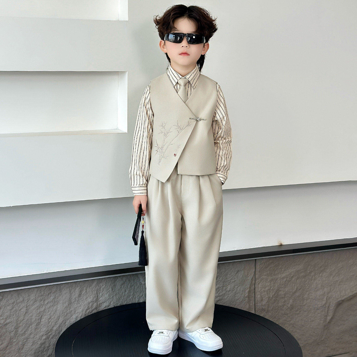 韩国Uamtor男童西装套装儿童主持人服装2026春秋男孩中式演出服装