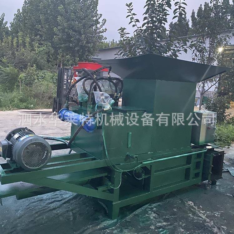养殖牧草打包机青贮甘蔗叶秸秆压块机玉米芯刨花稻壳套袋压块机