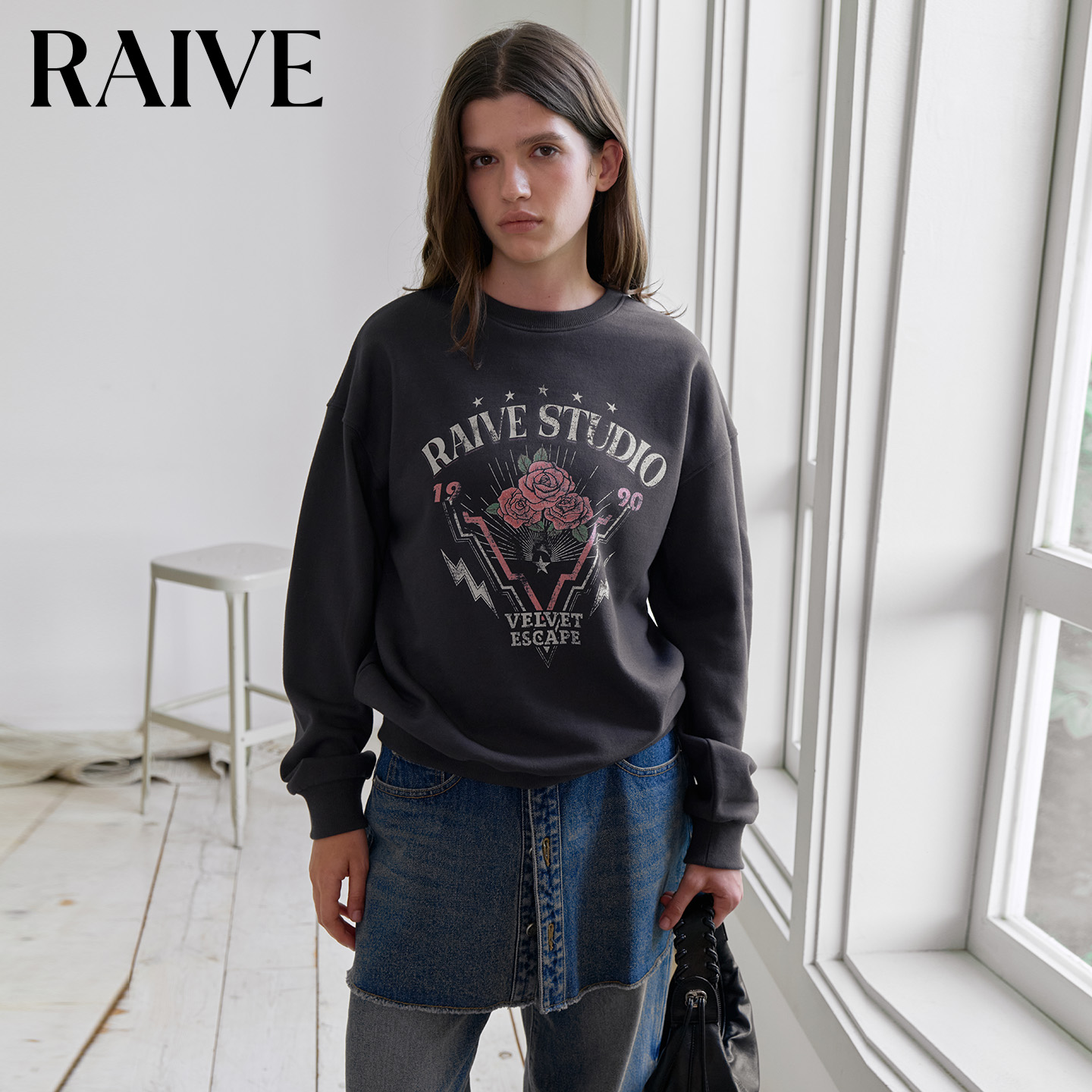 RAIVE韩系玫瑰印花圆领宽松卫衣