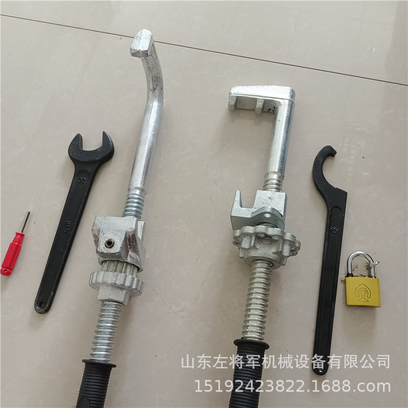可动心锻钢道岔密贴钩锁器