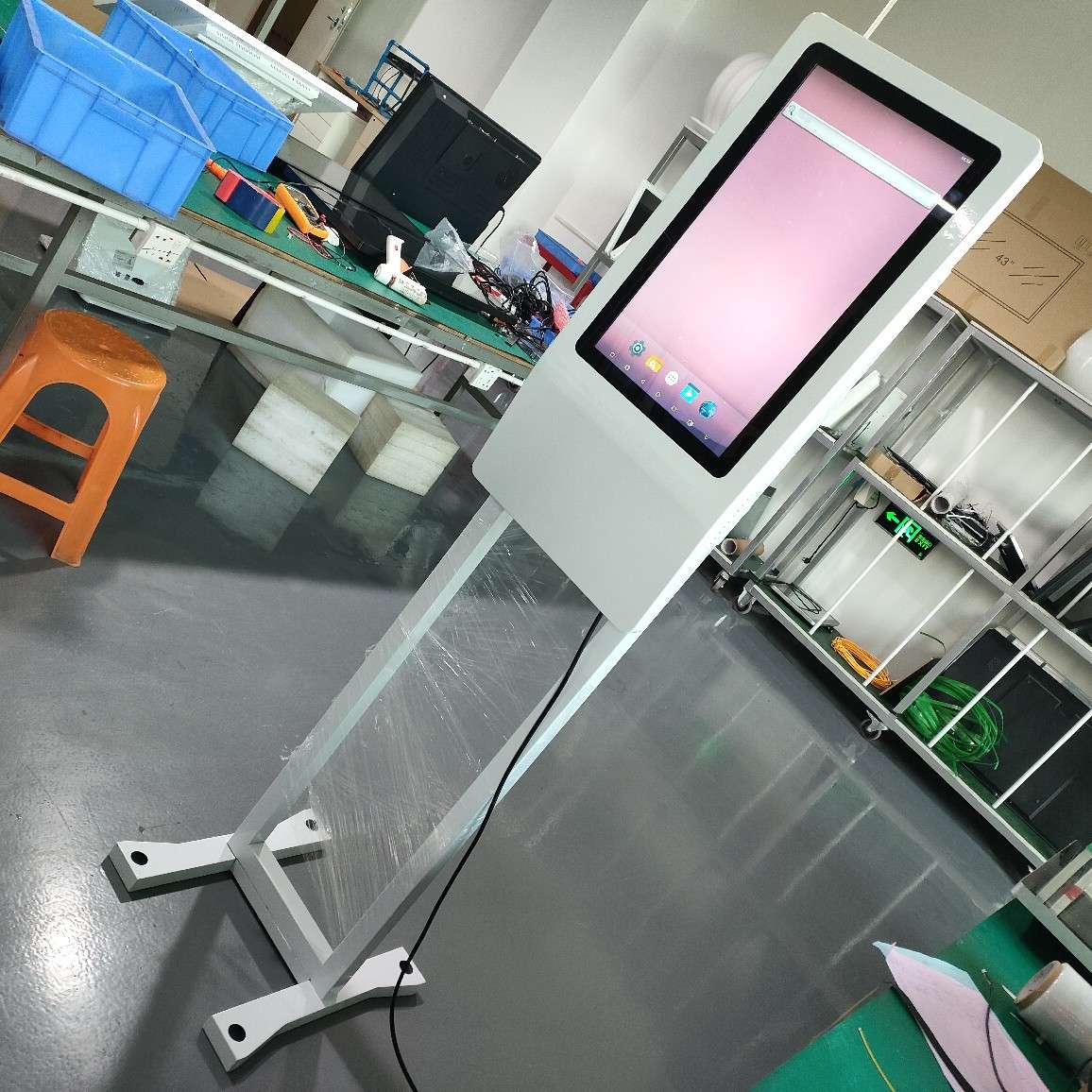 21.5寸立式安卓触摸平板终端 智能查询导购展示结账订房一体机