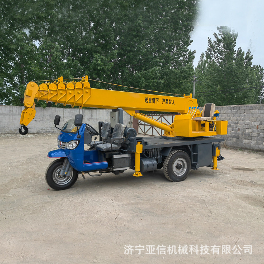 楼房上料小型吊车32马力双节支腿五征三轮吊机三马子起重机