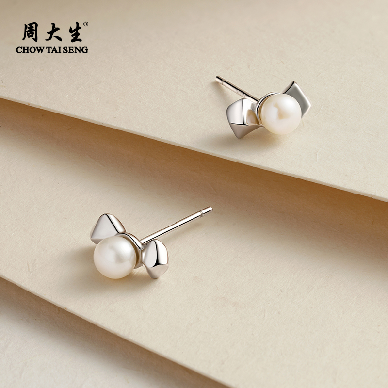 周大生碎银子珍珠耳钉女面包珠淡水珍珠强光泽百搭耳钉4-5.5mm