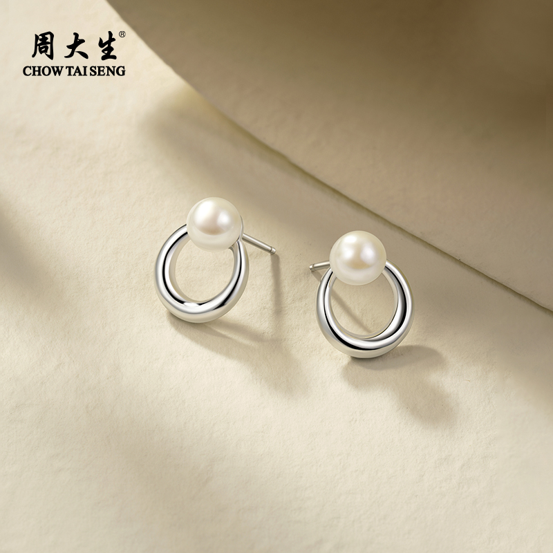 周大生淡水珍珠银耳钉