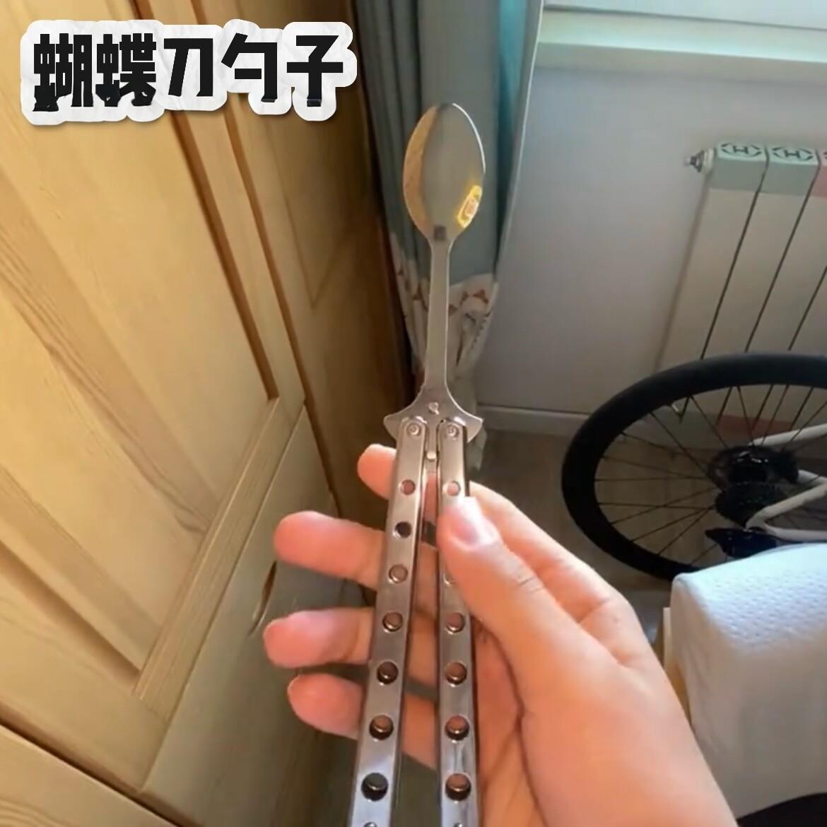 蝴蝶刀勺子食品级不锈钢饭勺高颜值实用折叠便携叉勺随身不开刃