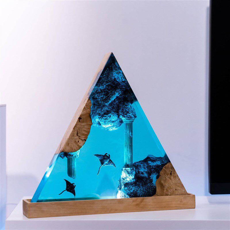 跨境爆款MANTA RAYS环氧树脂灯三角形海底O遗迹探险夜灯男朋友礼