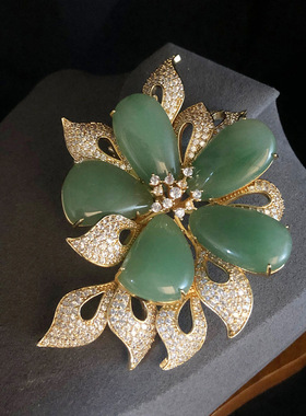 高档铜材质镶锆石花朵胸花镀真金绿色水滴胸针气质优雅中古别针女