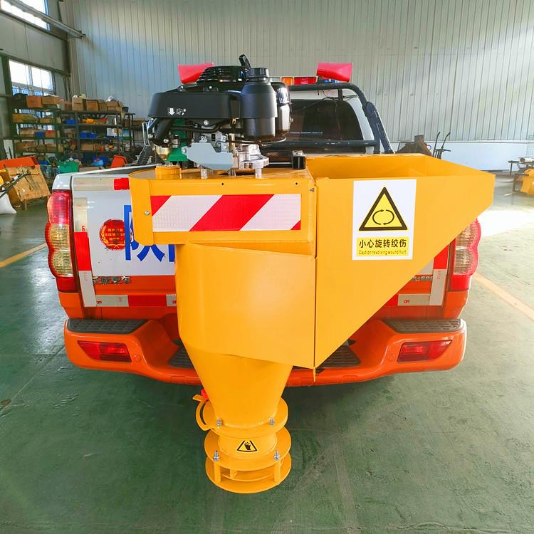 道路除雪除冰设备车挂式融雪剂撒布机市政环卫公路清雪融雪撒盐机