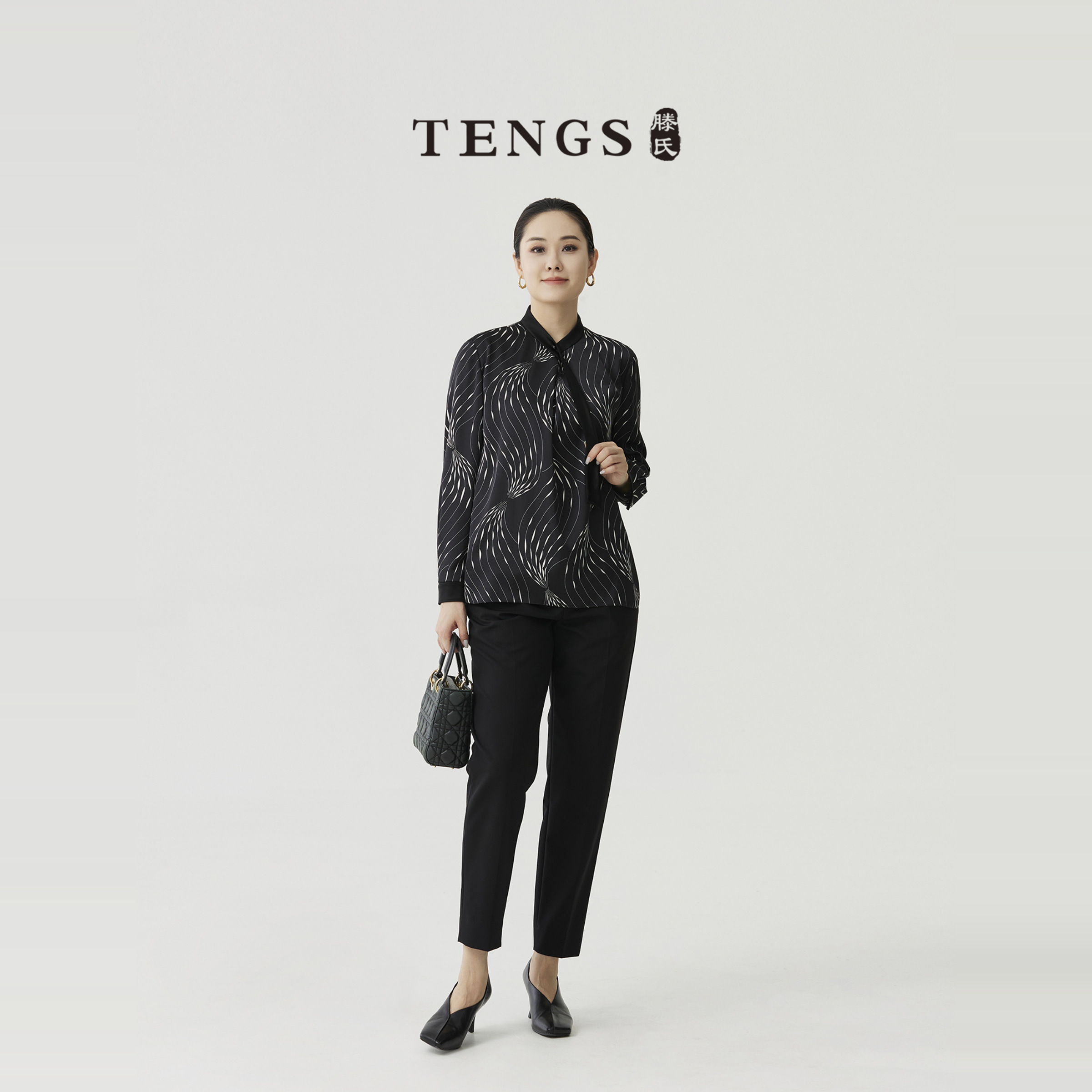 萨侬女装春夏艺术印花飘带衬衫