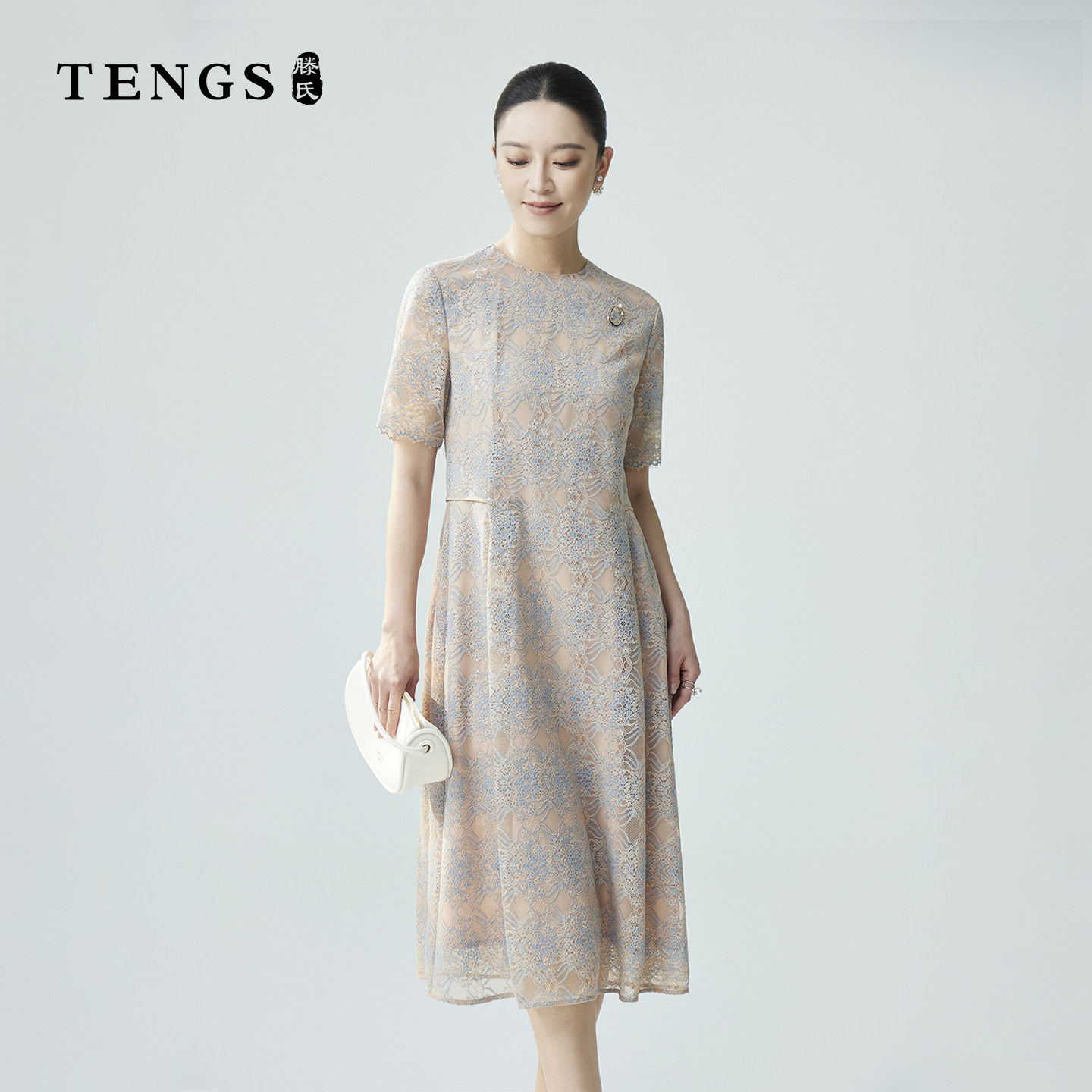 TENGS滕氏女装春夏新款浪漫藕粉蕾丝勾花短袖连衣裙轻松修身收腰
