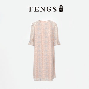 TENGS滕氏女装春夏新款浪漫蕾丝勾花荷叶连肩袖连衣裙