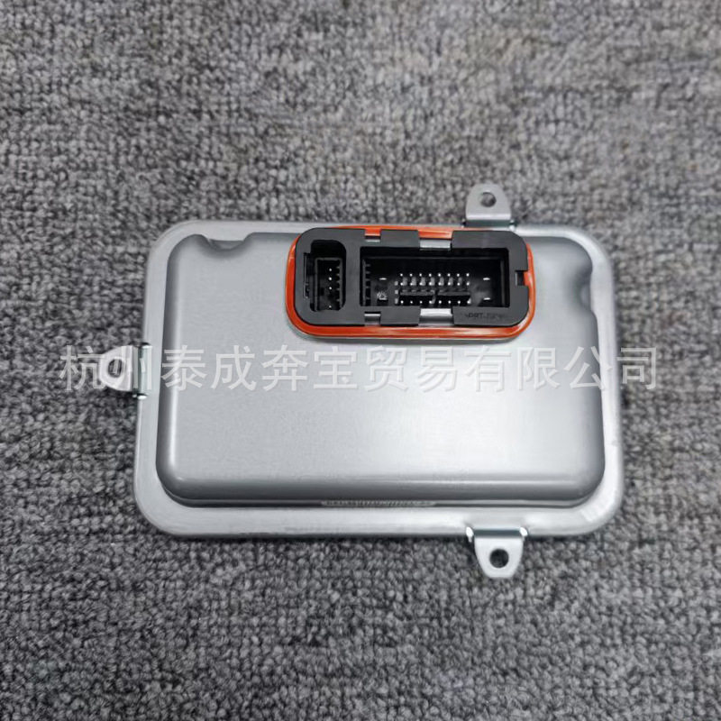A2048700126适用奔驰C级W204大灯安定器高压包