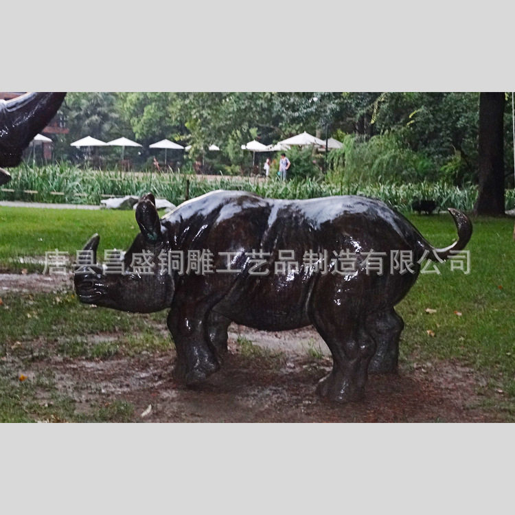 铸铜景观华尔街牛雕塑 铸铁牛 户外犀牛铜雕塑厂家制作