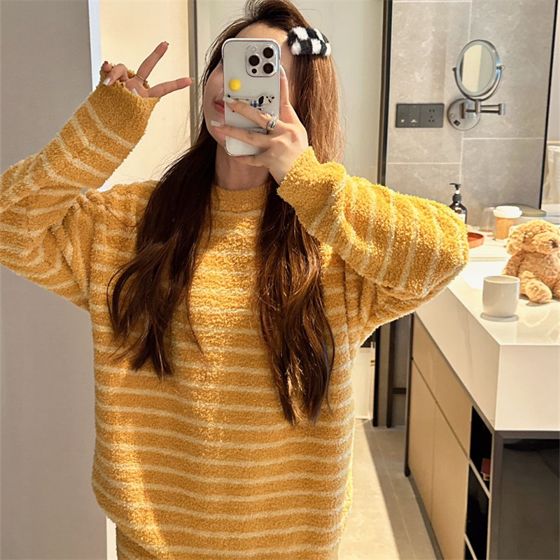 睡衣女秋冬季半边绒加厚保暖两件套新款软绵绵拼色条纹长袖家居服