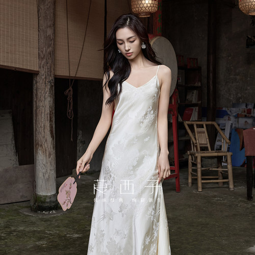 莨西子新中式国风桑蚕丝吊带连衣裙女中长款收腰提花复古裙子夏