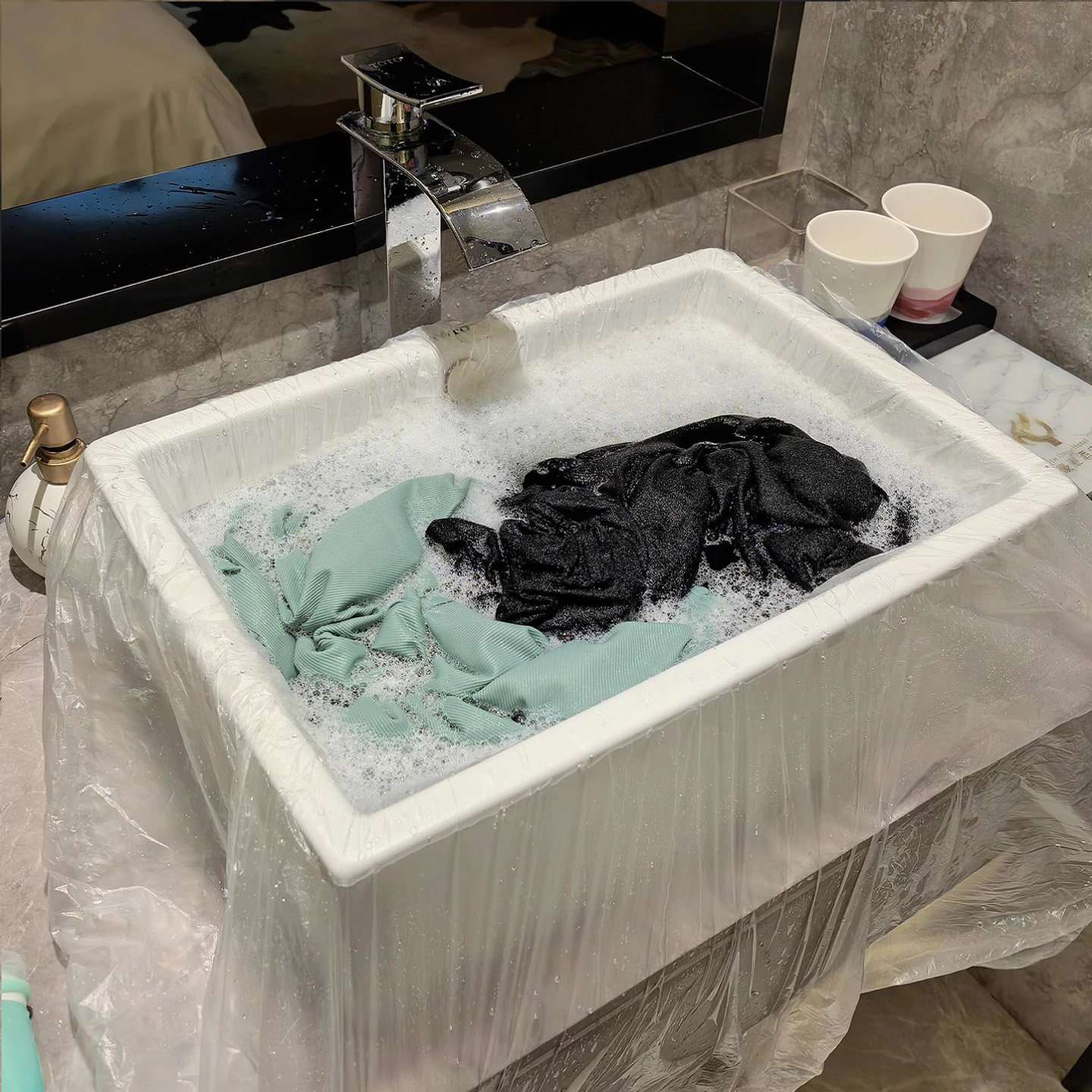 旅行住酒店洗衣服神器一次性洗脸盆出差可携式洗衣袋隔脏膜旅游好