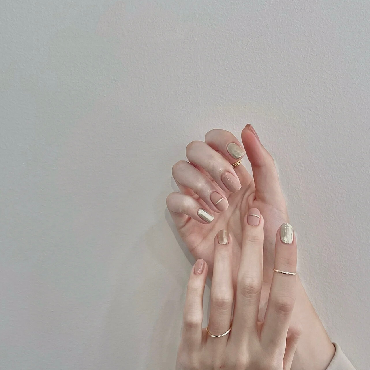 秋冬奶茶裸色磨砂跳色香槟色魔镜粉短款美甲小红书新品手工穿戴甲