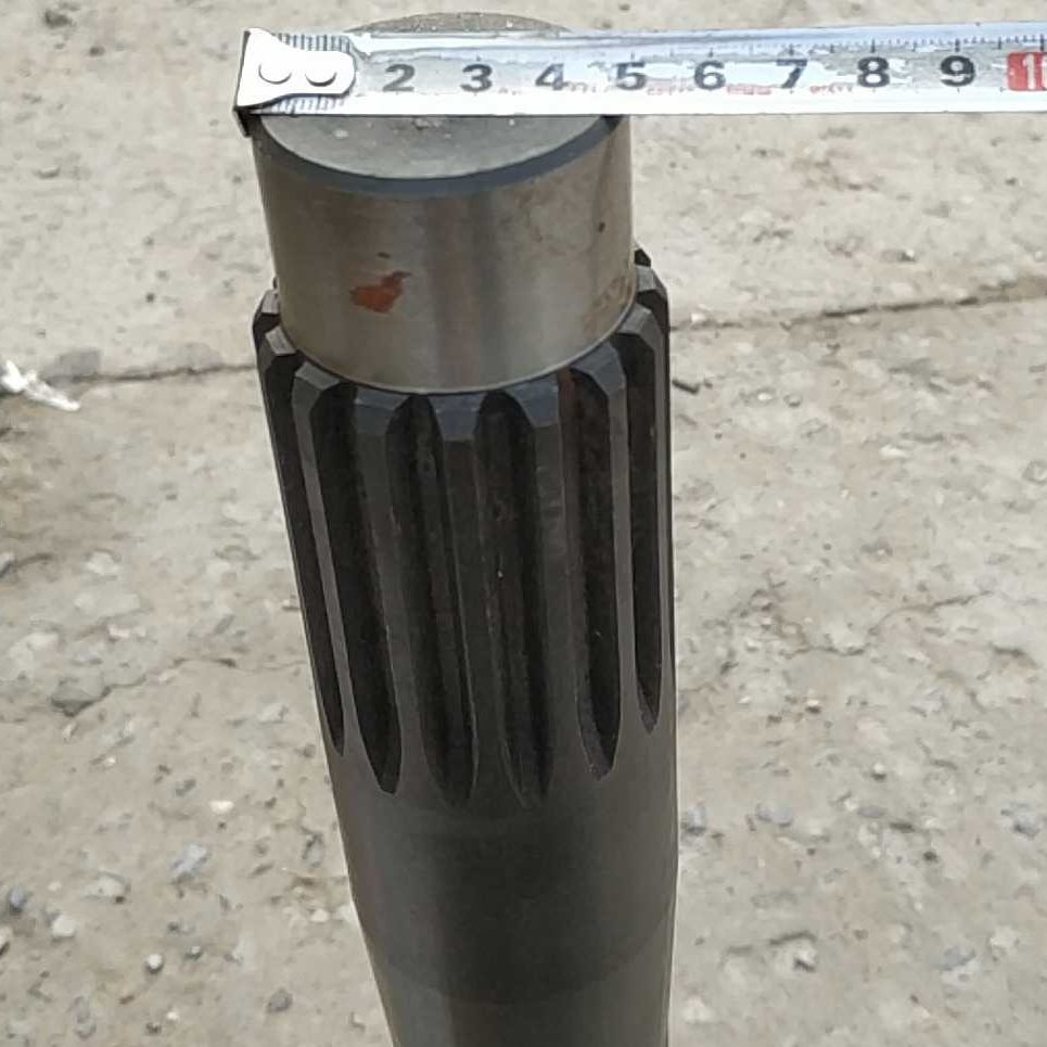 雷沃欧豹  路通  金马70拖拉机后桥半轴总长70  16键  16孔  原厂