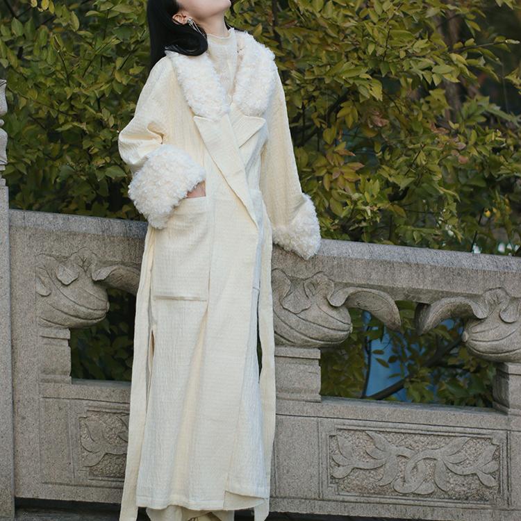 LIUFANGEZI 2025秋冬新款白色灯芯绒仿羊毛拼接呢子大衣棉服女