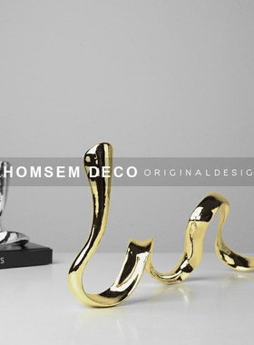 现代样板间客厅餐桌创意几何艺术B烛台摆件售楼处客厅吧台软装饰