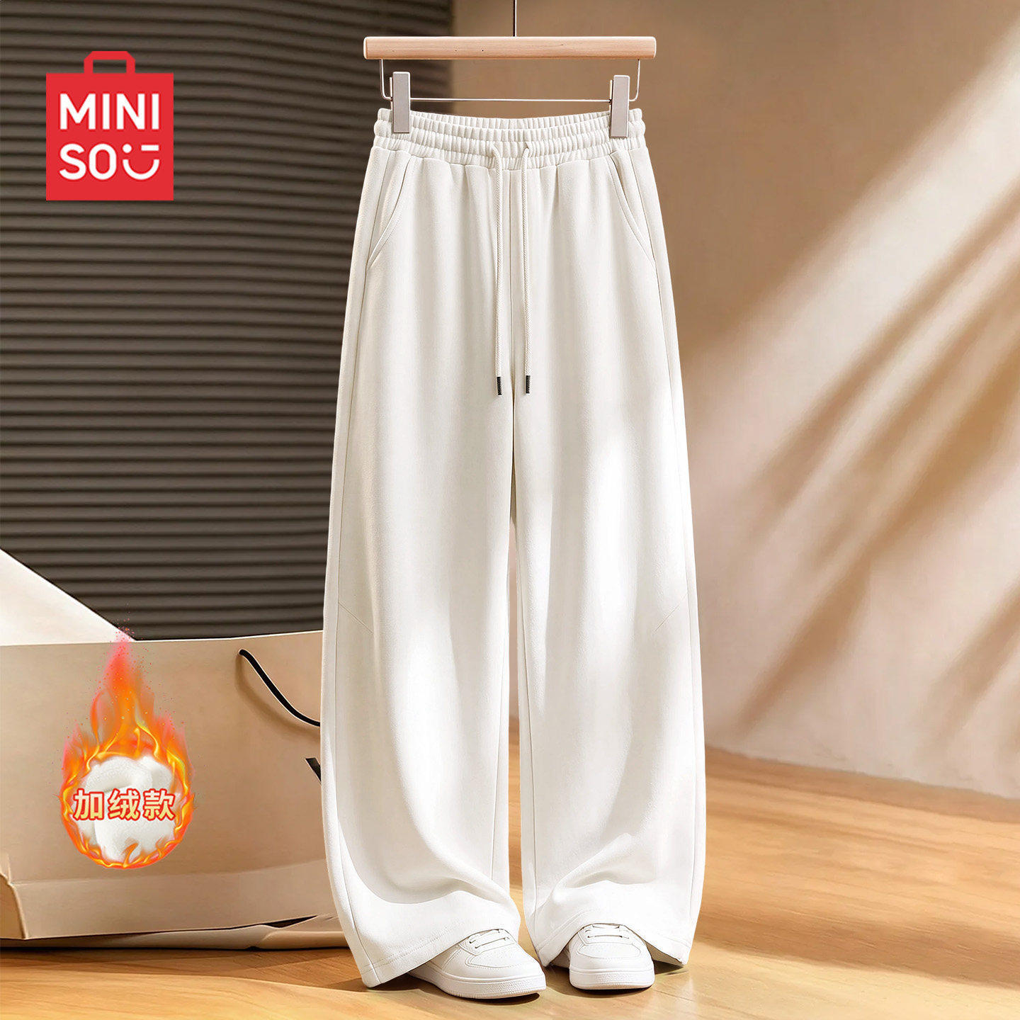 MINISO/名创优品白色加绒裤子女冬季2026新款卫裤休闲运动弯刀裤J