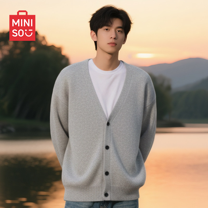 名创优品灰色毛衣男士秋季长袖V领慵懒风青少年卫衣针织开衫外套Y