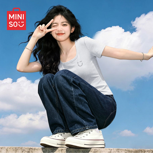 名创优品方领显瘦正肩短袖T恤女