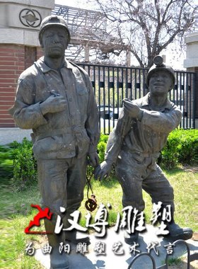 玻璃钢铸铜掰手腕的矿工工人民俗民风雕塑户外T园林景观装饰定制
