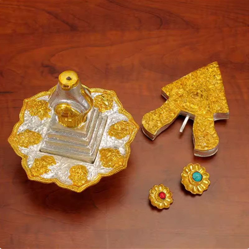 藏传密宗尼泊尔手工雕花铜鎏金鎏银供I品摆件八供铜朵玛食子一套