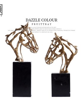 现代轻奢b摆件玄关客厅装饰品样板间书柜抽象金属中式镂空马头摆