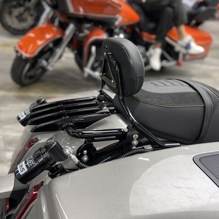 哈雷121CVO公路滑翔大道改装 117滑翔呼啸鹰避震 欧林斯小黑I瓶24款