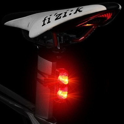 磁感应尾灯e自行车自发电感应尾灯免充电防水夜间骑行安全警示灯