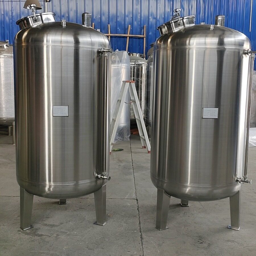 厂家直销304不锈钢水箱卧式水箱立式水箱圆形水箱封头水箱2吨