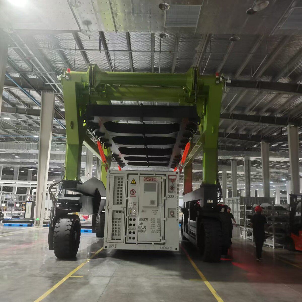 一机多用集装箱跨运车靖起工厂制造运行速度快20-40吨