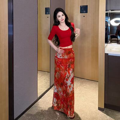 （冰冰力推）复古明艳拍照巨上镜的U领T恤+碎花半身裙