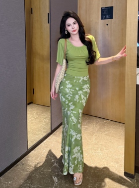 【冰冰私服】夏季简约短袖T恤与碎花半身裙套装女宽松百搭显瘦