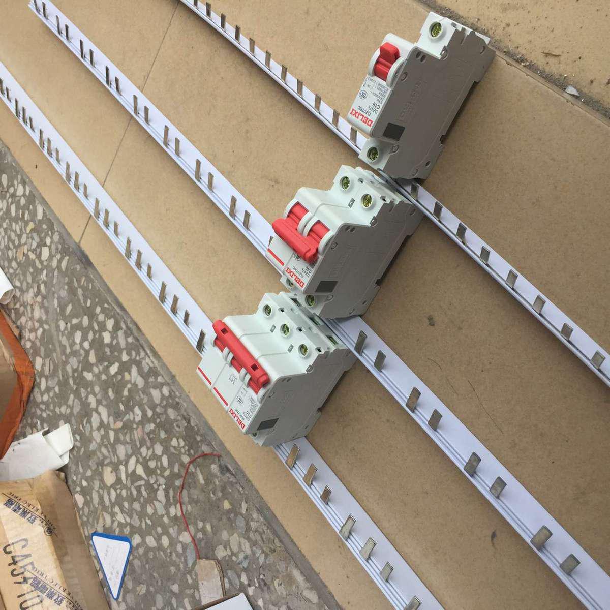 C45/3P 32A汇流排,紫铜1t.0厚*5mm宽 DZ47汇流排,3P汇流排 KT0