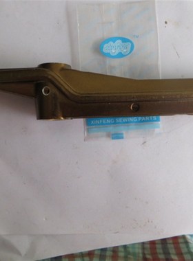 兄弟圆头锁眼机981针杆固定架 S353Y37101