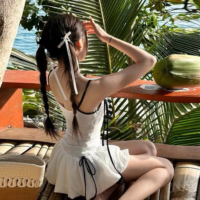 新品白色吊带抹胸裙式泳衣女韩国Bins小胸保守学生露背显瘦度假泡