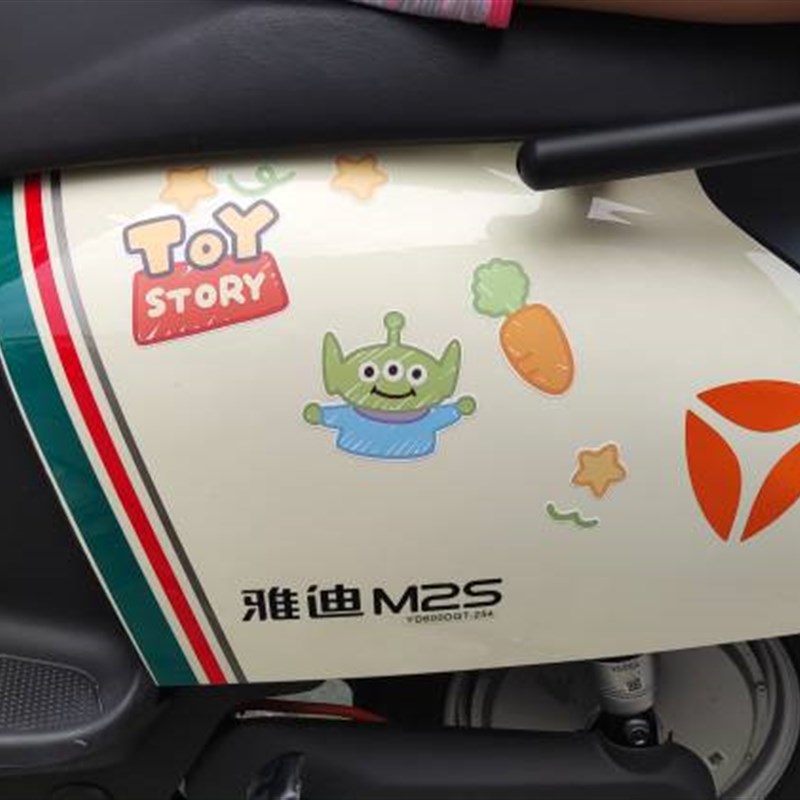 极速巴斯光年电动车贴纸装饰摩托车雅迪电车个性R创意防水掩盖划