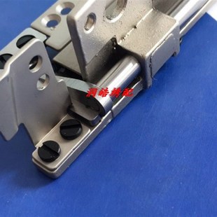 缝纫机配件 拷边机包缝v机自动剪线切线刀架组 长轴切刀架