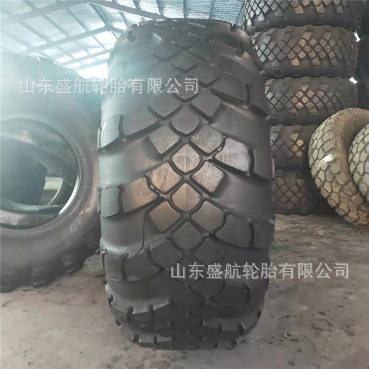 厂家直销00-635俄罗斯载重越野卡车轮胎1500*600-635耐磨真空轮胎