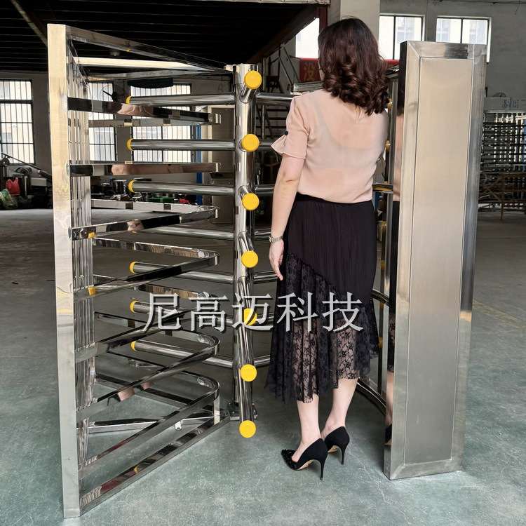 青海景区出口单项半高滚闸机,游乐园手动旋转十字通道门,进出转闸