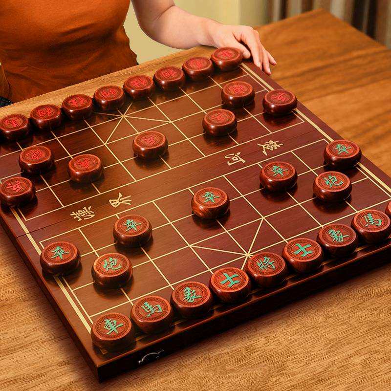 象棋中国象棋儿童实木带木质棋盘学生成人大号便携式套装榉木棋子