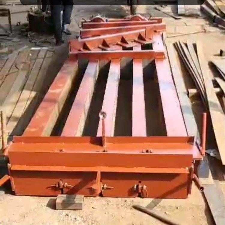 供应实心梁模具养殖场实心梁模具内振钢筋混凝土长梁拉模机厂家