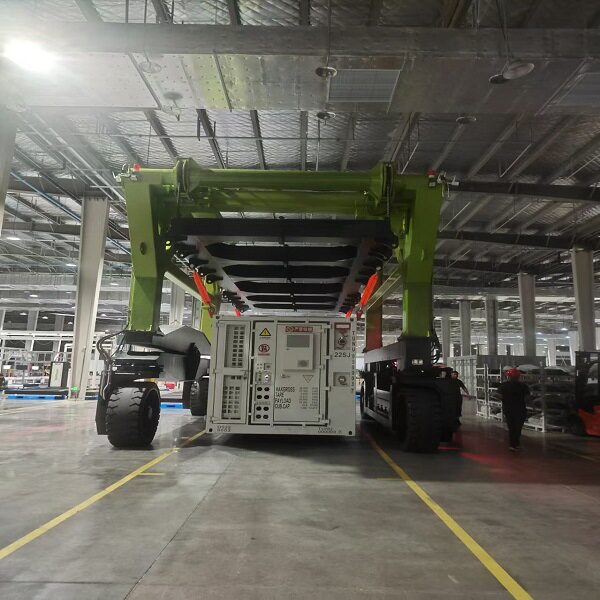 多吨位 集装箱跨运车 一机多用 集装箱储能柜通用 灵活转向 堆场