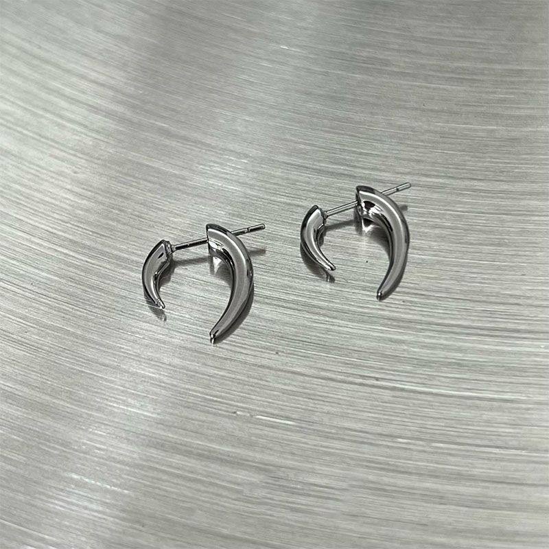 小众狼牙耳钉高级感欧美个性独特冷淡风月牙耳环美式甜酷耳饰男女